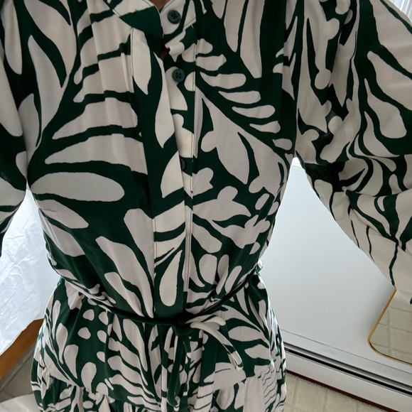 H and M Flowy Green and White Leaf Print Dress - Picture 4 of 4